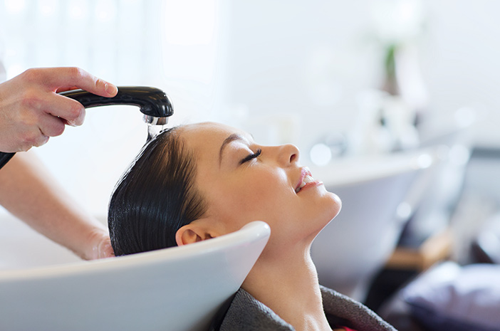 Frista Sa Salon: Senyum Cerah, Rambut Berkilau di Tengah Kota Cilacap